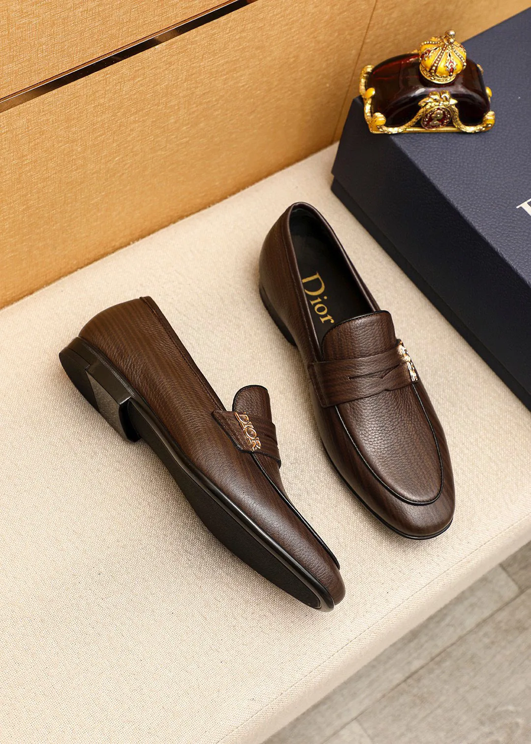 Men's shoes 💰442 💐 Product trademark: Dior "Dior" casual leather shoes Regular size: 38-44 (45🉑️customized) Product materials: Selected first-layer pebbled cowhide leather upper imported from Italy, imported water-dyed 🐂 cowhide lining. Strong three-dimensional visual effect, rubber outsole Color: 1⃣️color optional